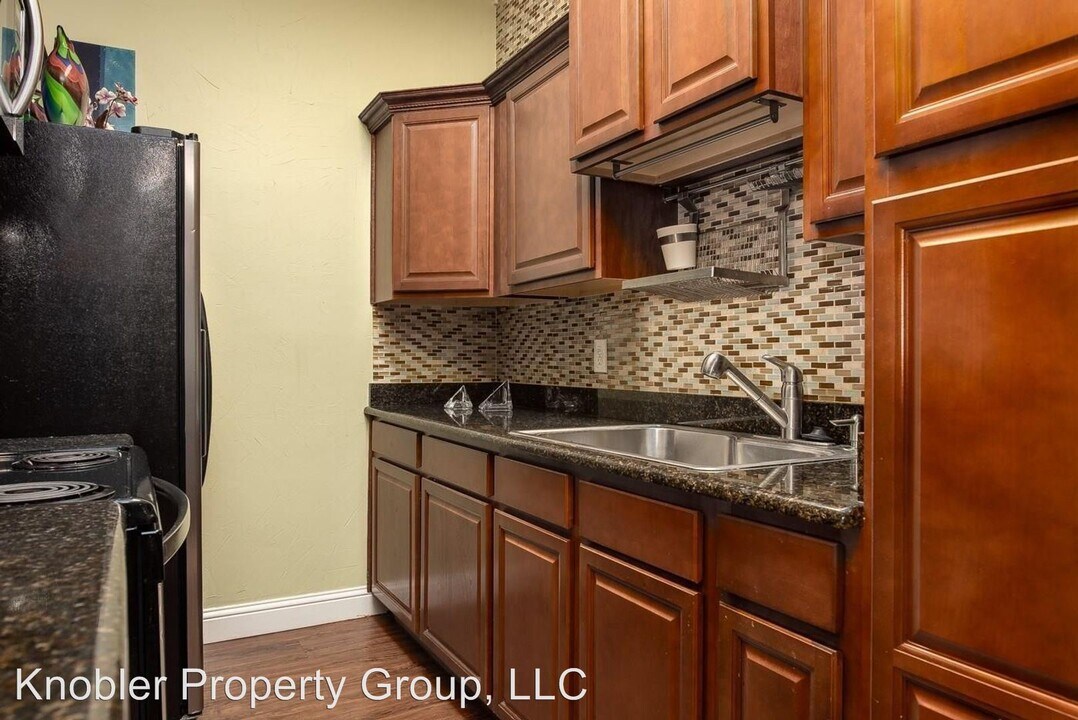 2627 Douglas Ave-Unit -#205 in Dallas, TX - Building Photo