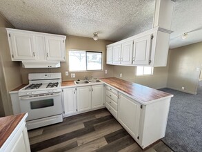 5703 Loop in Bullhead City, AZ - Building Photo - Building Photo