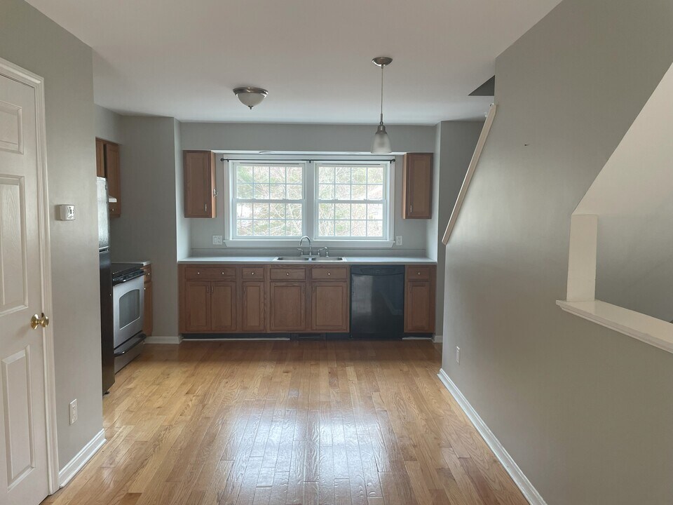 1029 S Mammoth Rd in Manchester, NH - Foto de edificio