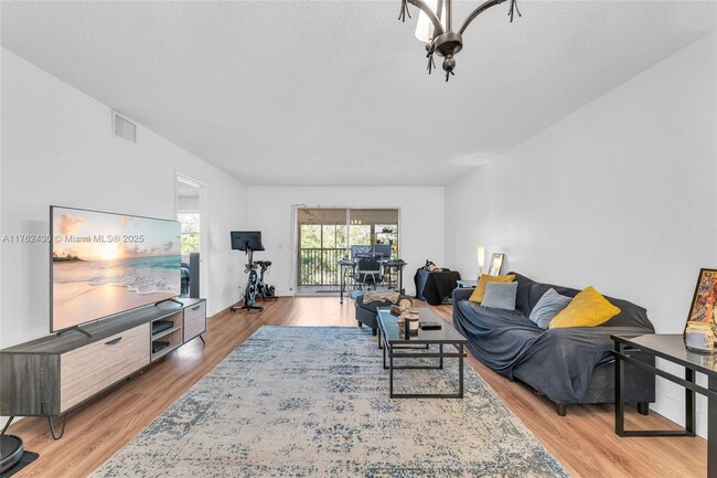 1101 SW 128th Terrace in Pembroke Pines, FL - Building Photo - Building Photo