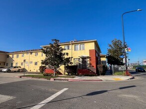 5919-5925 Crenshaw Blvd in Los Angeles, CA - Building Photo - Building Photo