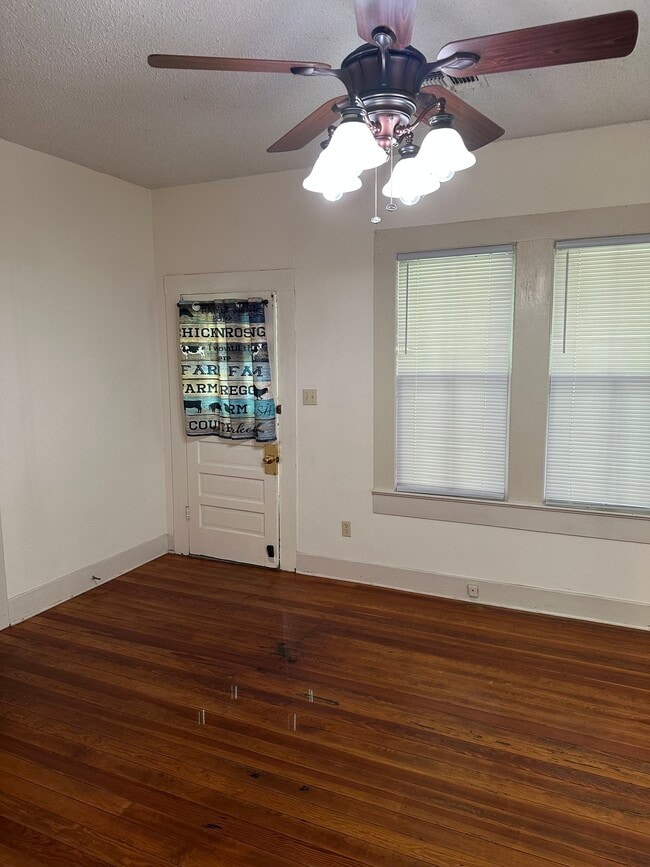5036 Hot Wells Rd in Boyce, LA - Building Photo - Building Photo