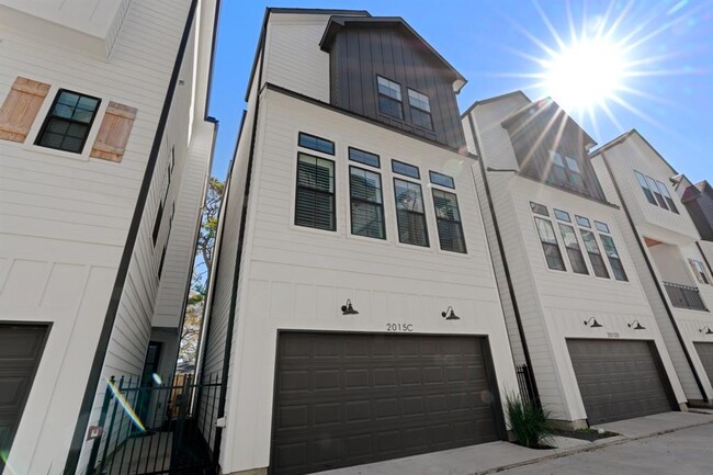 2015 Lou Ellen Ln in Houston, TX - Building Photo - Building Photo