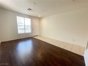 1838 Versante Ave in Las Vegas, NV - Foto de edificio - Building Photo