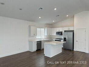 1383 Caravel Ct in Lathrop, CA - Building Photo - Building Photo