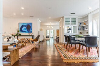 5774 SW 76th Terrace in South Miami, FL - Building Photo - Building Photo