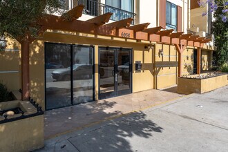 6938-6950 Laurel Canyon Blvd in Los Angeles, CA - Building Photo - Building Photo