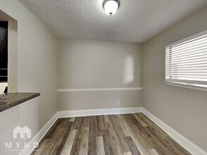 1407 Huntingdon Chase in Atlanta, GA - Foto de edificio - Building Photo