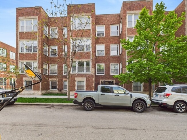 6750 N Greenview Ave, Unit G in Chicago, IL - Building Photo - Building Photo