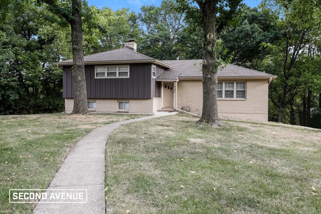 property at 6241 N Robinhood Ln