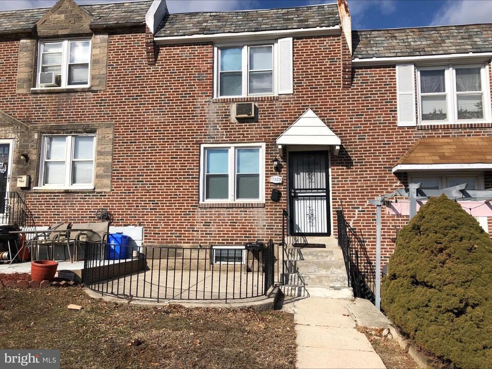 7323 Brookhaven Rd in Philadelphia, PA - Building Photo