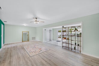 1320 NE 27th Ave, Unit Charming apartment like a house in Pompano Beach, FL - Foto de edificio - Building Photo