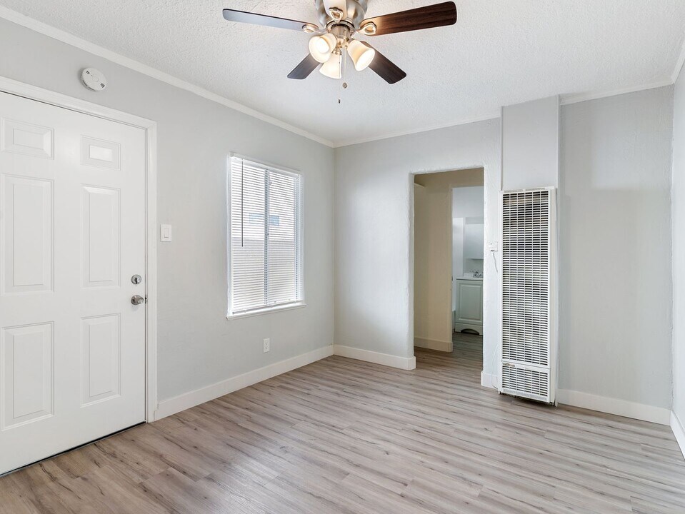 2652-2728 E 15th St, Unit 2652-03 in Long Beach, CA - Foto de edificio