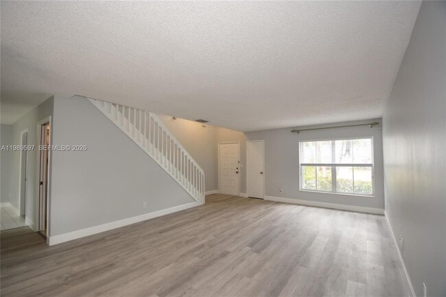 4801 Grapevine Wy in Davie, FL - Building Photo - Building Photo