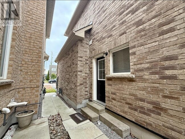 1418 Gord Vinson Ave in Courtice, ON - Building Photo - Building Photo