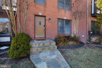 36 Tudor Ct in Timonium, MD - Foto de edificio - Building Photo