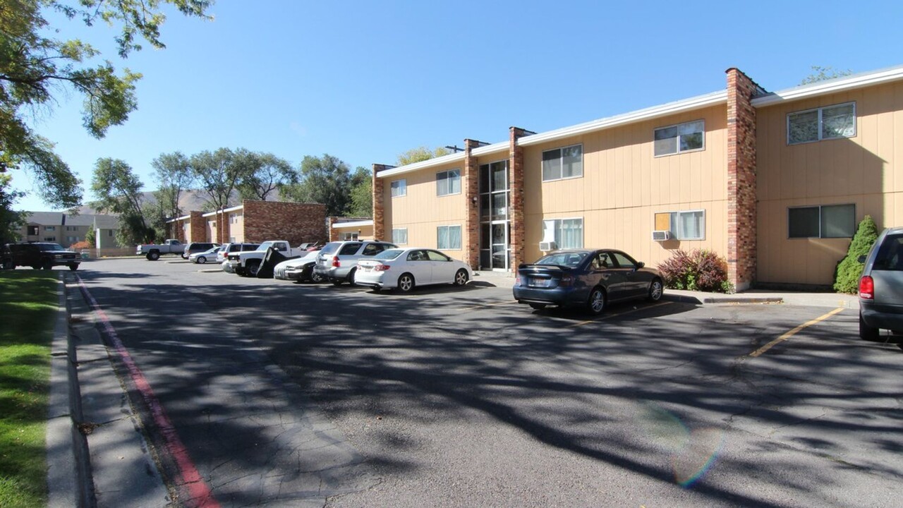 Arbor Court Apartments in Pocatello, ID - Building Photo