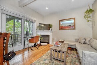 227 Bowen St in Boston, MA - Building Photo - Building Photo