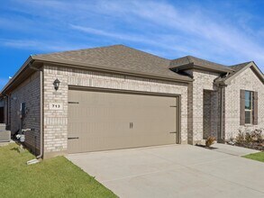 713 Amber Fields Dr in Ponder, TX - Building Photo - Building Photo