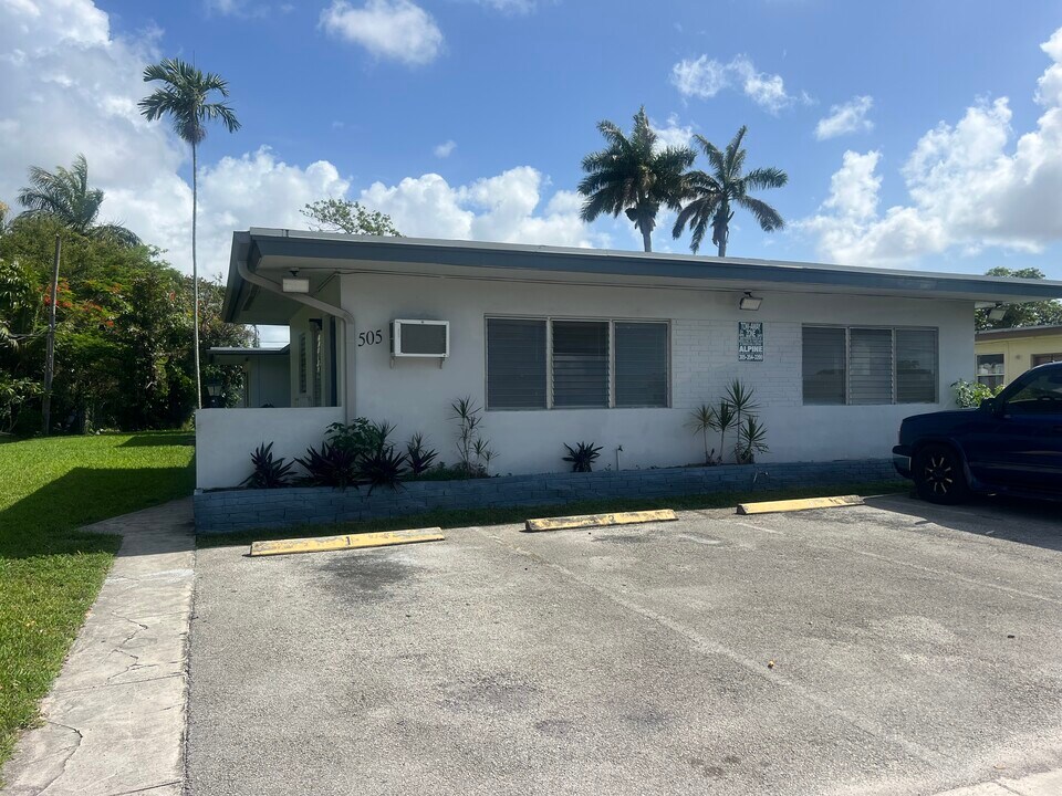 505 NE 150th St, Unit 1 in Miami, FL - Foto de edificio