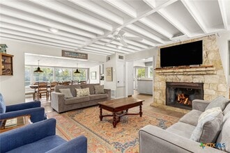 1105 Lakeview Dr in Seguin, TX - Building Photo - Building Photo