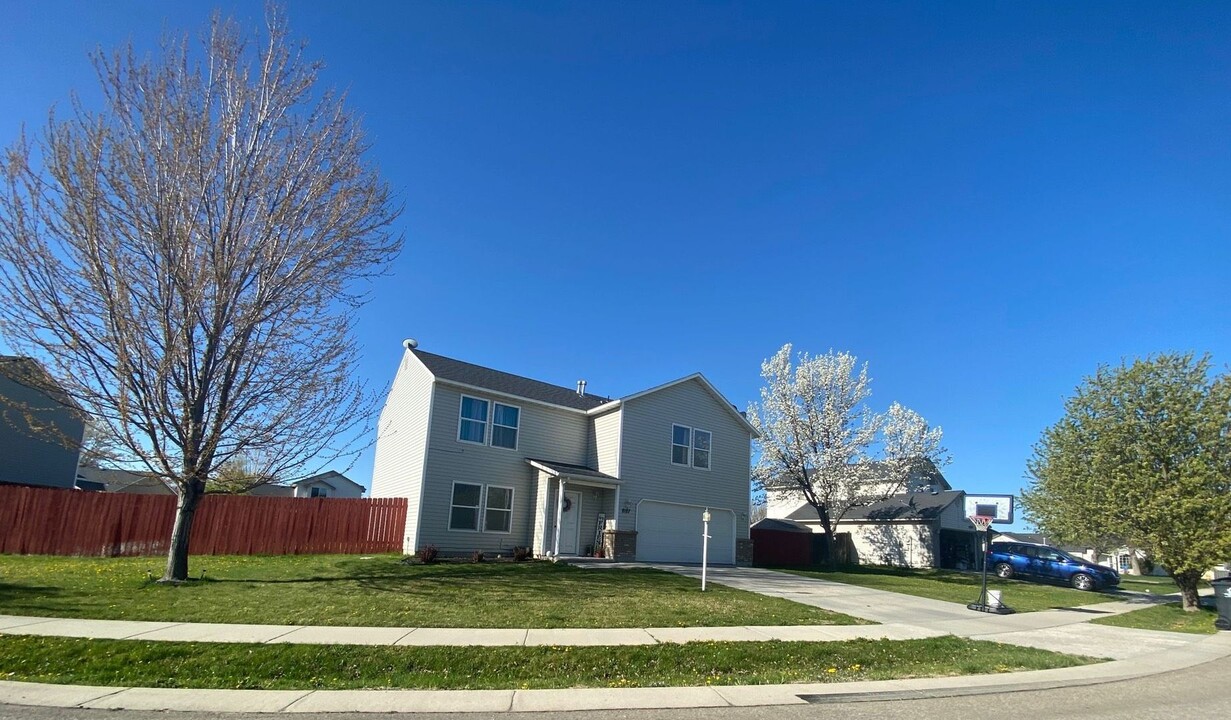 8187 E Caspian Dr in Nampa, ID - Foto de edificio