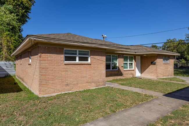 Minden Square Condos in Houston, TX - Foto de edificio - Building Photo