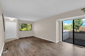 293 Cottonwood Rd in Newington, CT - Building Photo - Building Photo
