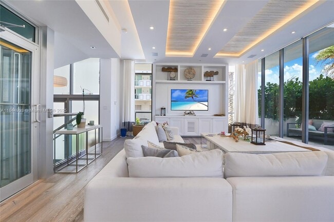9501 Collins Ave, Unit 1 in Surfside, FL - Building Photo - Building Photo
