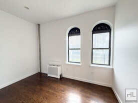 410 Eastern Pkwy in Brooklyn, NY - Building Photo