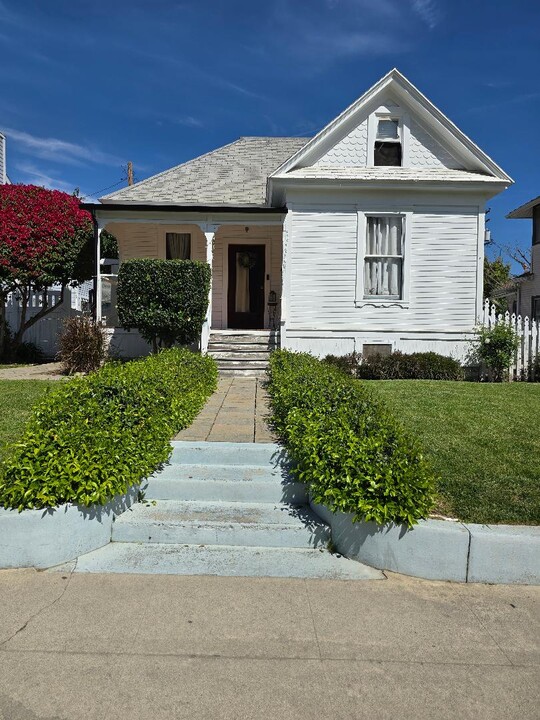 7038 Friends Ave in Whittier, CA - Building Photo