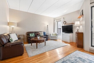 1856 Beacon St, Unit 6A in Brookline, MA - Foto de edificio - Building Photo