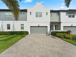 2723 S Ysabella Ave in Tampa, FL - Building Photo - Building Photo