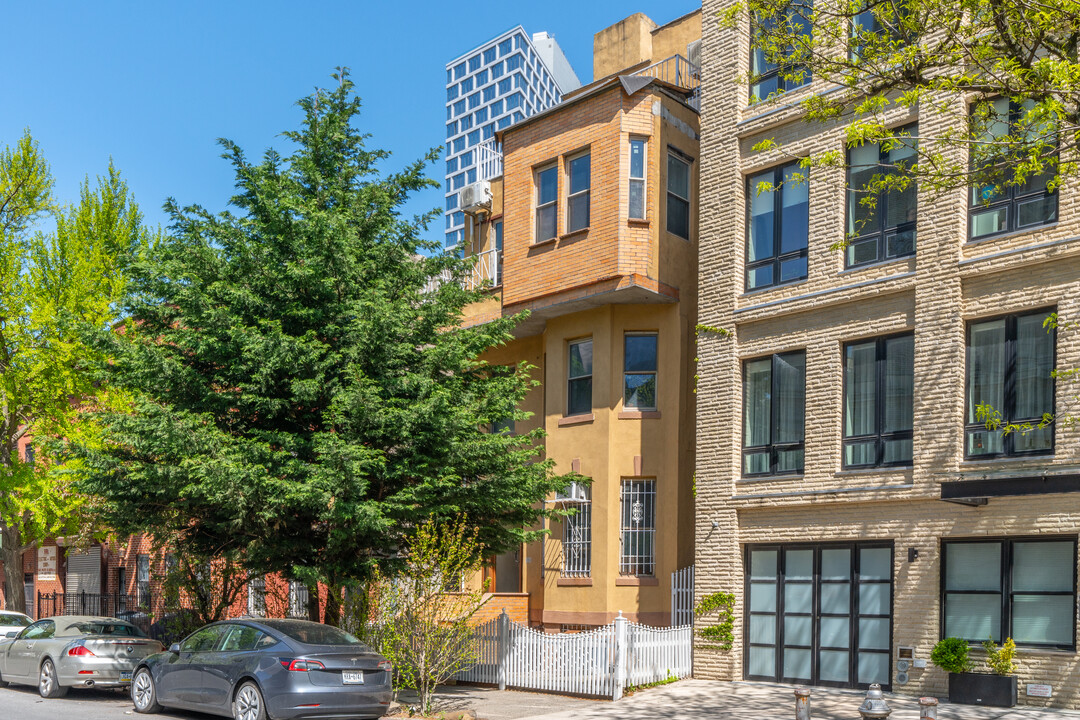 869 Pacific St in Brooklyn, NY - Foto de edificio