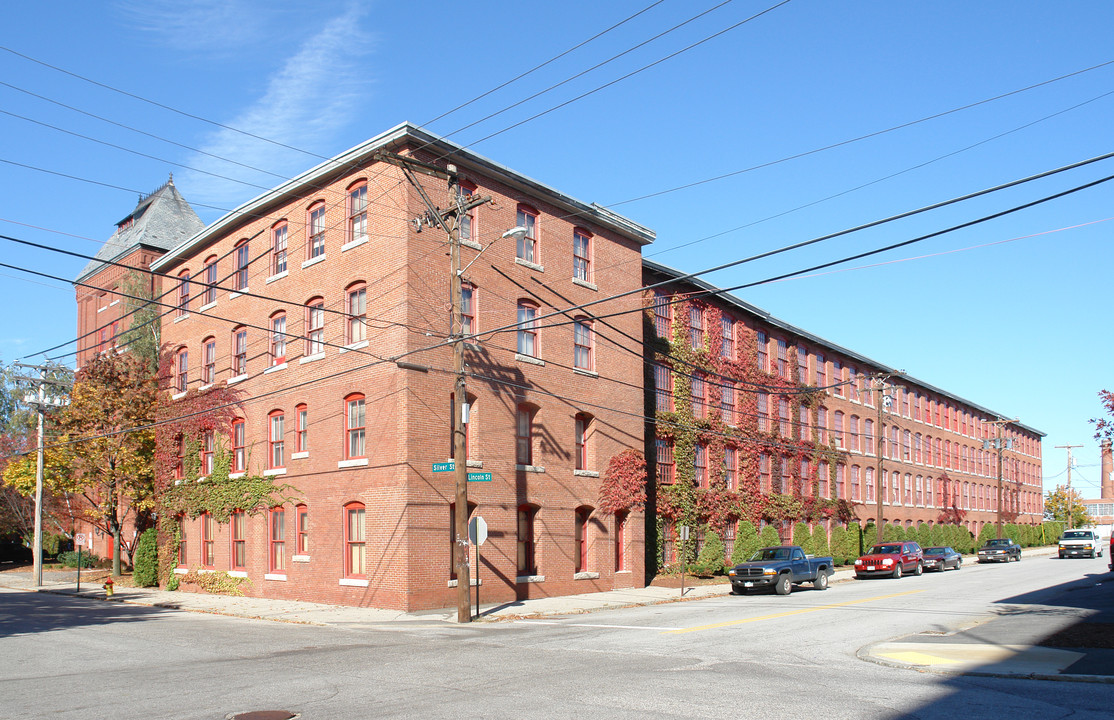 470 Silver St in Manchester, NH - Building Photo