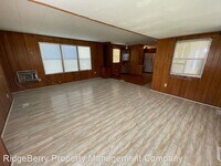 8 Thomas Rd NE photo'