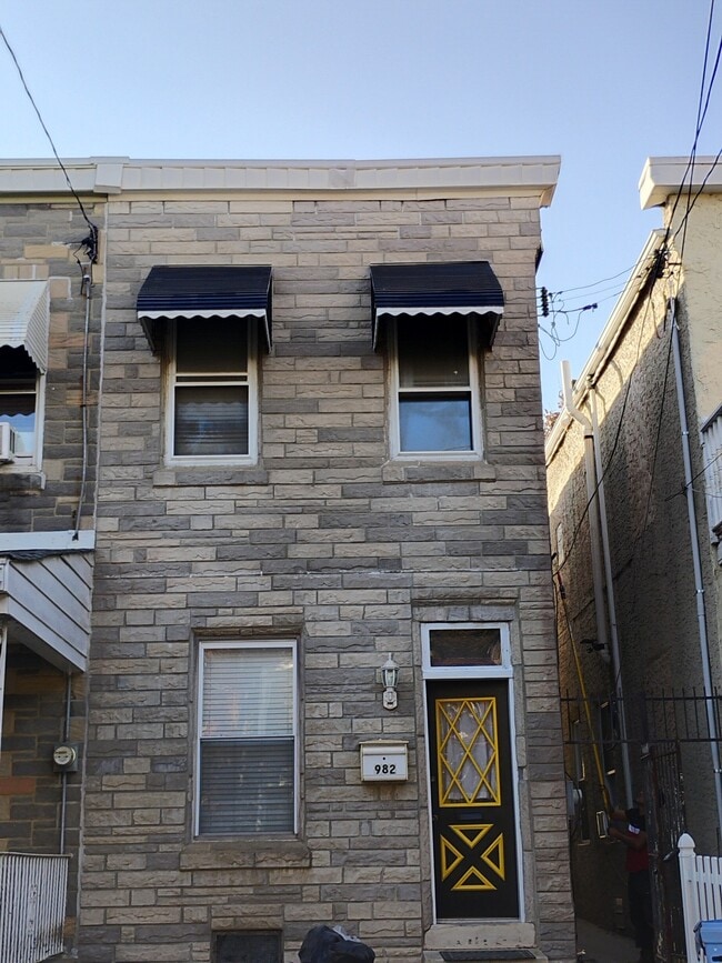 982 N Randolph St in Philadelphia, PA - Building Photo - Building Photo