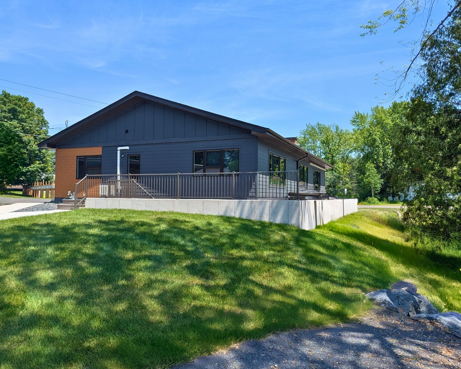 207 6th St, Unit Unit C in Proctor, MN - Building Photo