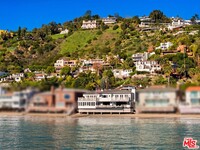 21528 Pacific Coast Hwy in Malibu, CA - Foto de edificio - Building Photo