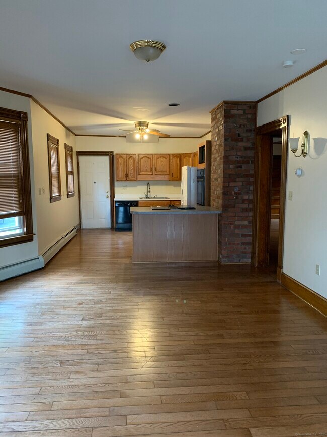 174 Meadow St in Naugatuck, CT - Building Photo - Building Photo