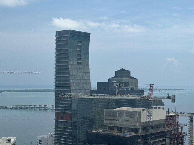 60 SW 13th St in Miami, FL - Building Photo - Building Photo