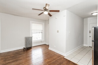 6949 S Paxton Ave in Chicago, IL - Building Photo - Building Photo