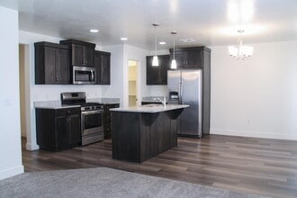 5880 S Charger Lp in Saint George, UT - Building Photo - Building Photo