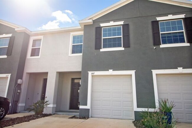 1667 Hubbell Rd in Wesley Chapel, FL - Foto de edificio - Building Photo