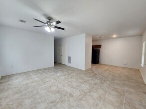143 Chapparral Dr in Seguin, TX - Building Photo - Building Photo