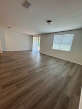 2955 Sunstar Dr in St. Cloud, FL - Foto de edificio - Building Photo