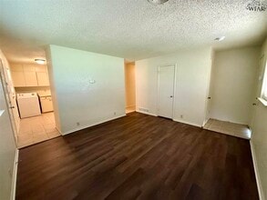 1635 Sumner Terrace in Wichita Falls, TX - Building Photo - Building Photo