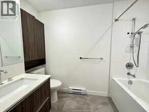 379 E Broadway in Vancouver, BC - Building Photo - Building Photo