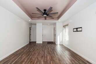 861 Hollenbeck Ave in Sunnyvale, CA - Foto de edificio - Building Photo