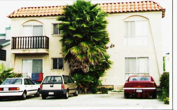 1728 Diamond St in San Diego, CA - Foto de edificio - Building Photo